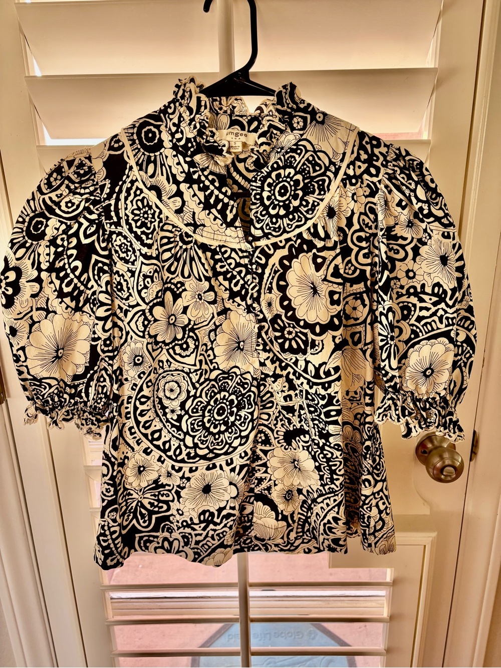 Umgee Black & Cream Floral Paisley Puff-Sleeve Blouse